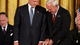 Arnold Palmer receiving Presidential Medal of Freedom from President Bush
