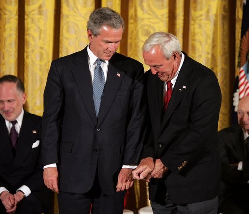 Arnold Palmer receiving Presidential Medal of Freedom from President Bush